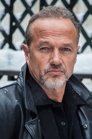 Laurent Malet as Roland