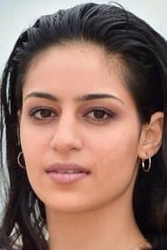 Sofia Lesaffre as Zineb Hamza