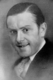 Gabriel Gobin as Paul, le serveur et cuisinier du bar