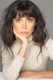 Carolina Ribón as Lisa Bond