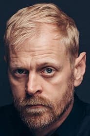 Carsten Bjørnlund as Fang Rung / Gordon Thomas