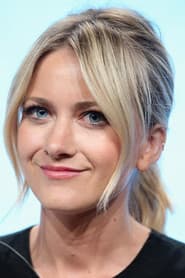 Meredith Hagner as Gwen