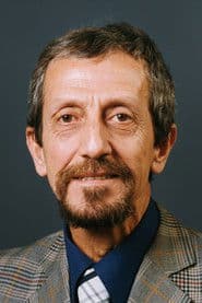 Necdet Yakın as Yazı İşleri Müdürü