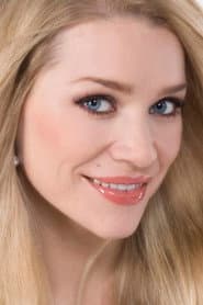 Hanna Norman as Captain's Daughter