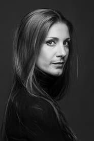 Nina Zanjani as Amanda