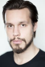 Maximilien Seweryn as Chief Sergeant Reynald