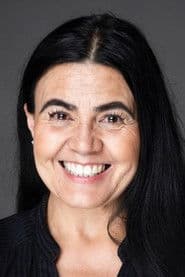 Catalina López as Chela