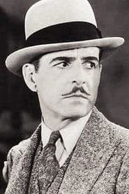 Lloyd Whitlock as Frank Murray