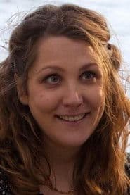 Nikola Kastner as Lucy