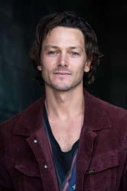 Benjamin Hoetjes as Casey