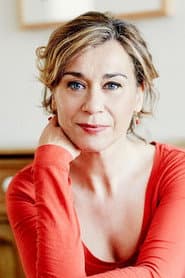 Anna Barrachina as Águeda