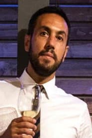 Roberto Fara as Roberto