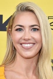 Charlotte Ubben as Carrie