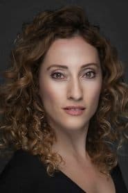 Berfu Öngören as Dilara