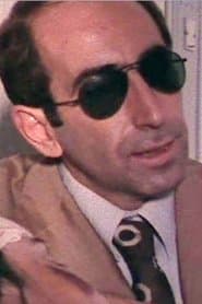 Félix Rotaeta as Policeman / Juan