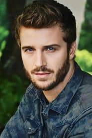 Miguel Thiré as Eduardo