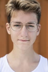 Juri Sam Winkler as Oskar