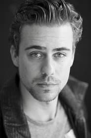 Beau Schneider as Simon Floret Meesterspion