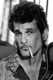 Willy DeVille as Moe's bodyguard
