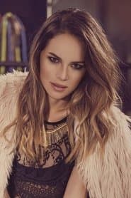 Luz Cipriota as Dolores