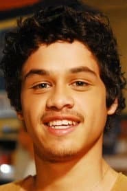 Maxwell Nascimento as Robertinho