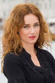 Marine Delterme as Lea