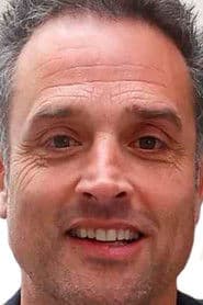 Daniel Guzmán as Lucas