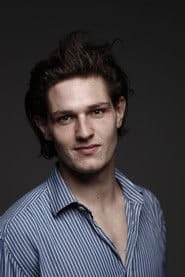 Nelson Delapalme as Romain