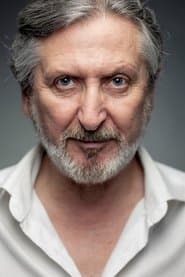 Sebastián Haro as Enfermo