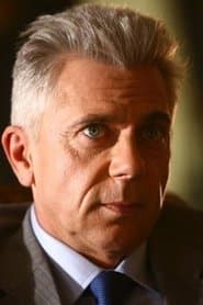 Daniel Martin as Le père d'Olivia