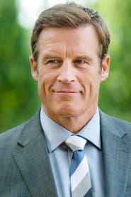 Mark Valley as Clark Kent / Superman (voice)