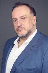 Fernando Albizu as Andrés