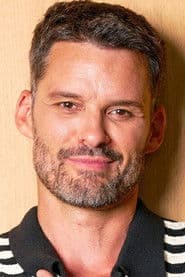 Austin Nichols as Roderick Usher