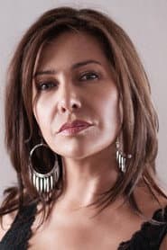 Mara Escalante as Carolina