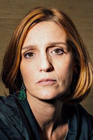 Beatriz Batarda as Leonor