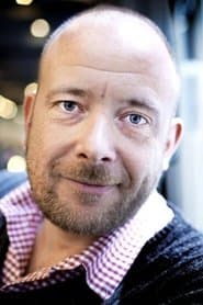 Nikolaj Steen as Mads