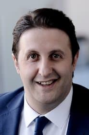 İlker Ayrık as Muhasebeci Servet