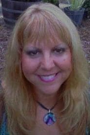 Melanie Kohn as Lucy