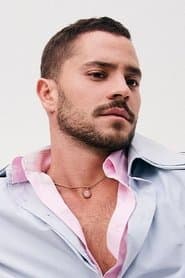 André Lamoglia as Vitor