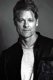 Mark Hengst as Benedikt