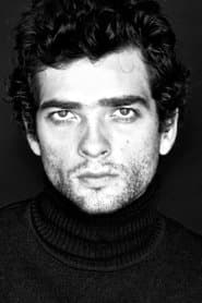 Arturo Giusi as Léonard