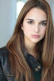 Valeria Jauregui as Young Sadie