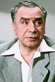 Georgiy Shamshurin as department store director Sergei Antonovich Efimov