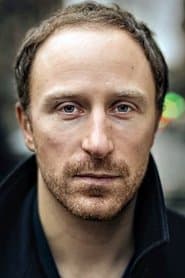 Etienne Guillou-Kervern as Erwan Le Plouadec