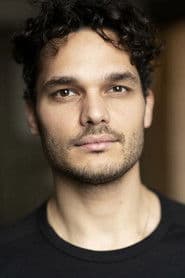 Alexander Mayah Larsen as Aron