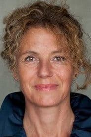 Charlotte Sieling as Trine