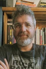 Paulo Soria as Max Fan / Plissken / Líder callejón / Chupetin / Negociador 2