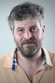 Raúl Cimas as Julio