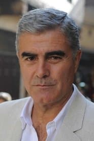 Saúl Lisazo as Humberto