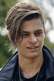 Albert Rudbeck Lindhardt as Adam